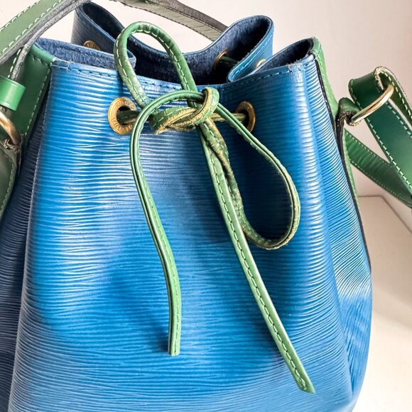 Louis Vouitton 1995 Noé Blue Green Bicolour Epi Leather Drawstring Bucket Bag. - Picture 12 of 13